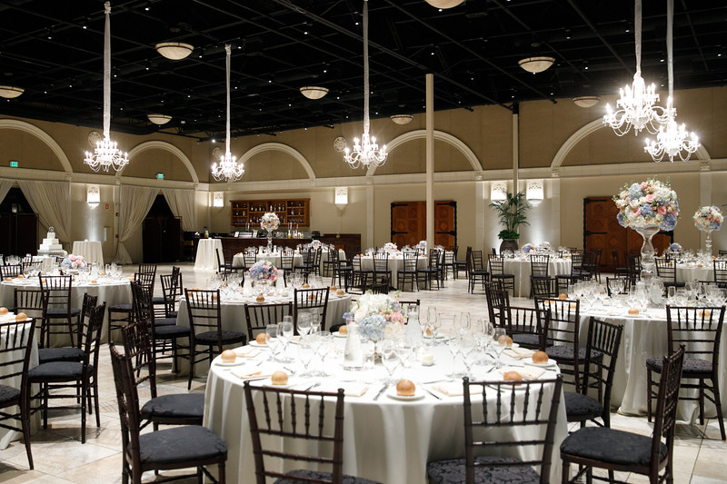 Indoor vs. Outdoor Event Venues: Pros and Cons